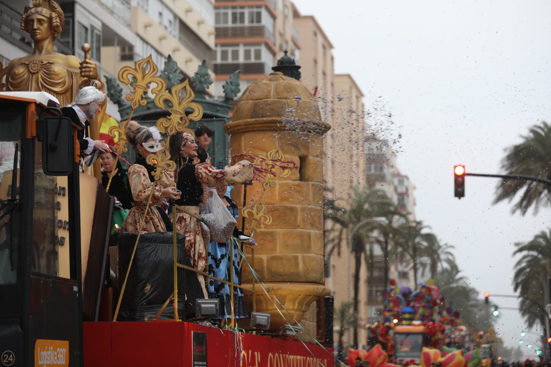 Fotos: Las mejores imágenes de la Cabalgata Magna del Carnaval de Cádiz