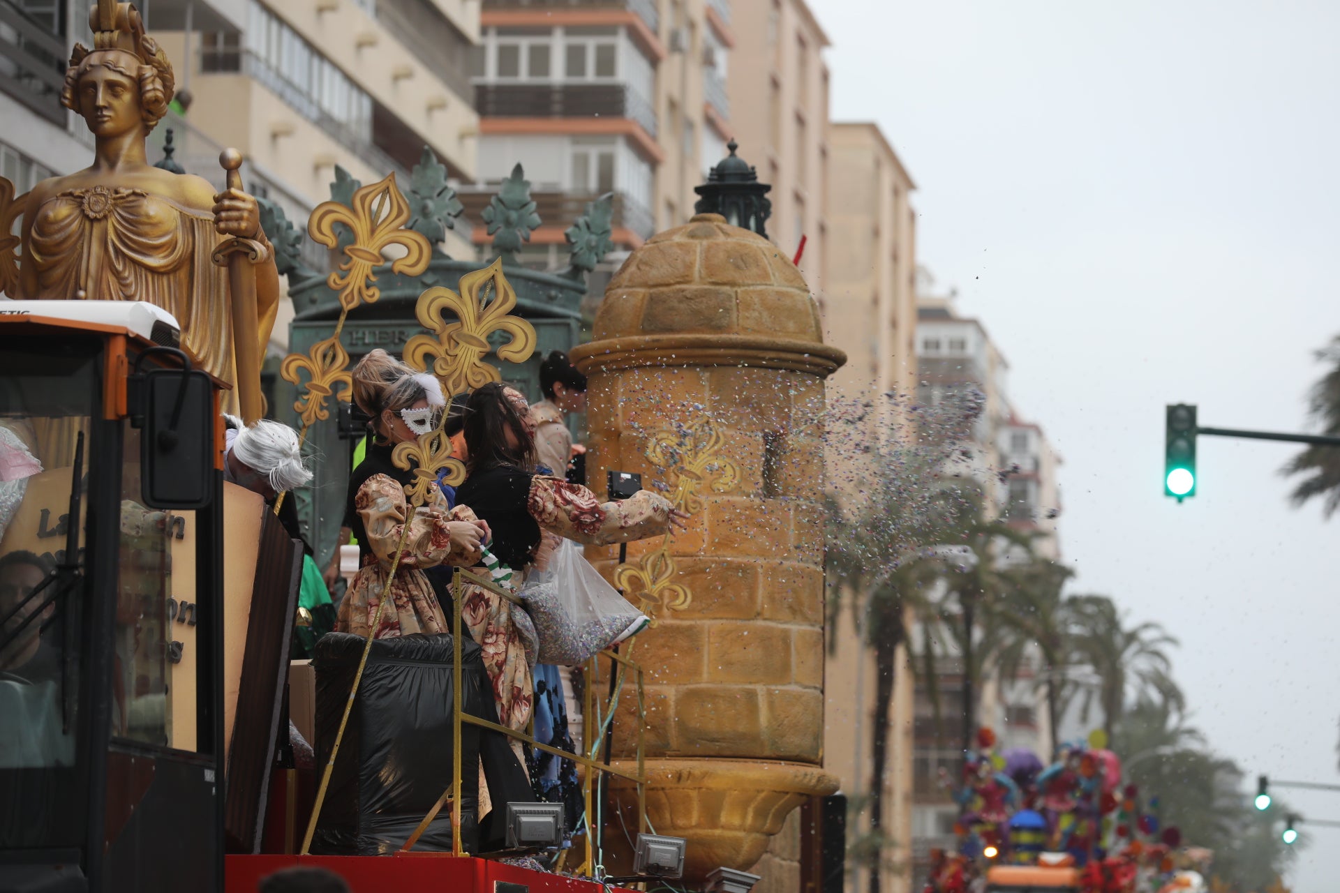 Fotos: Las mejores imágenes de la Cabalgata Magna del Carnaval de Cádiz