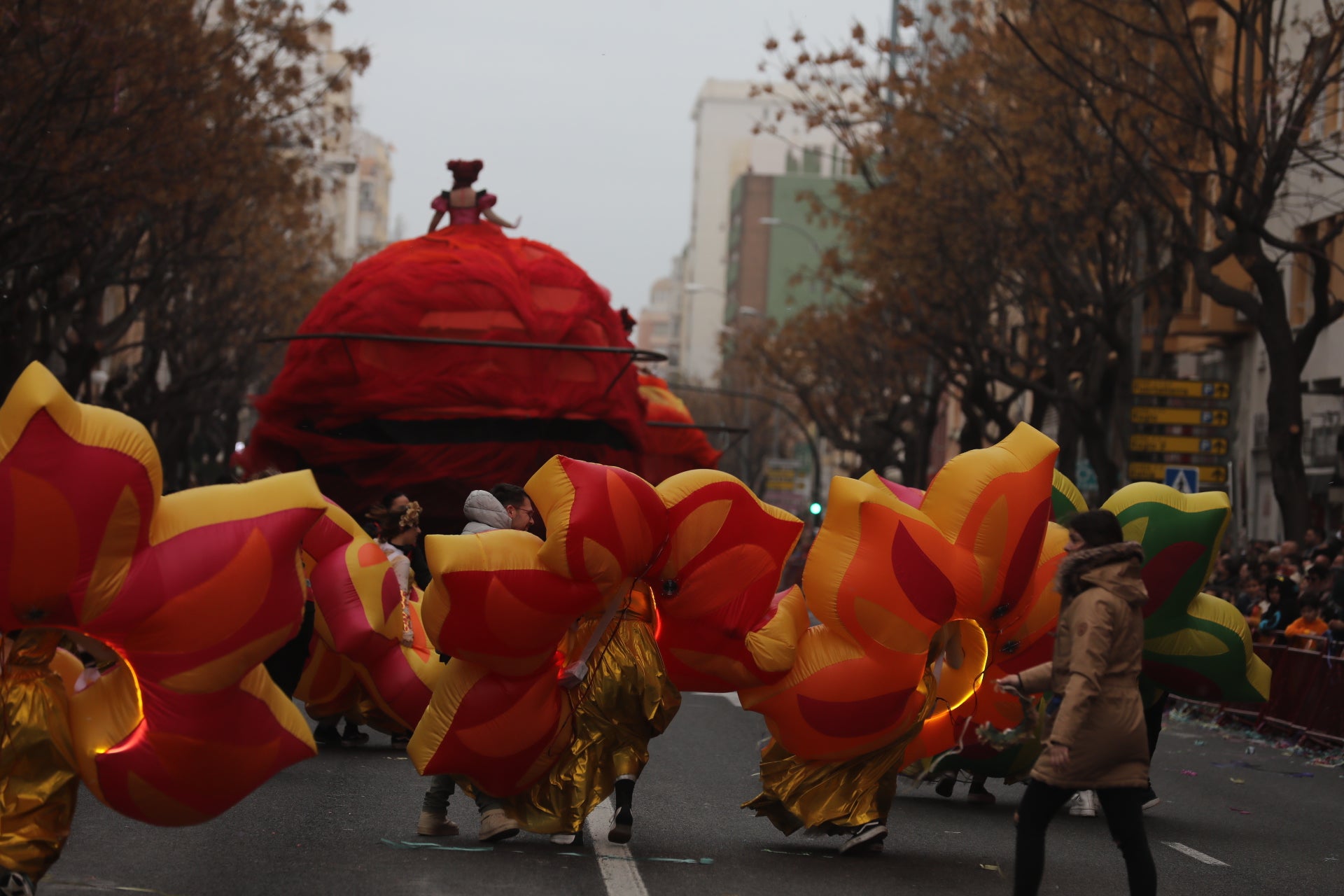 Fotos: Las mejores imágenes de la Cabalgata Magna del Carnaval de Cádiz