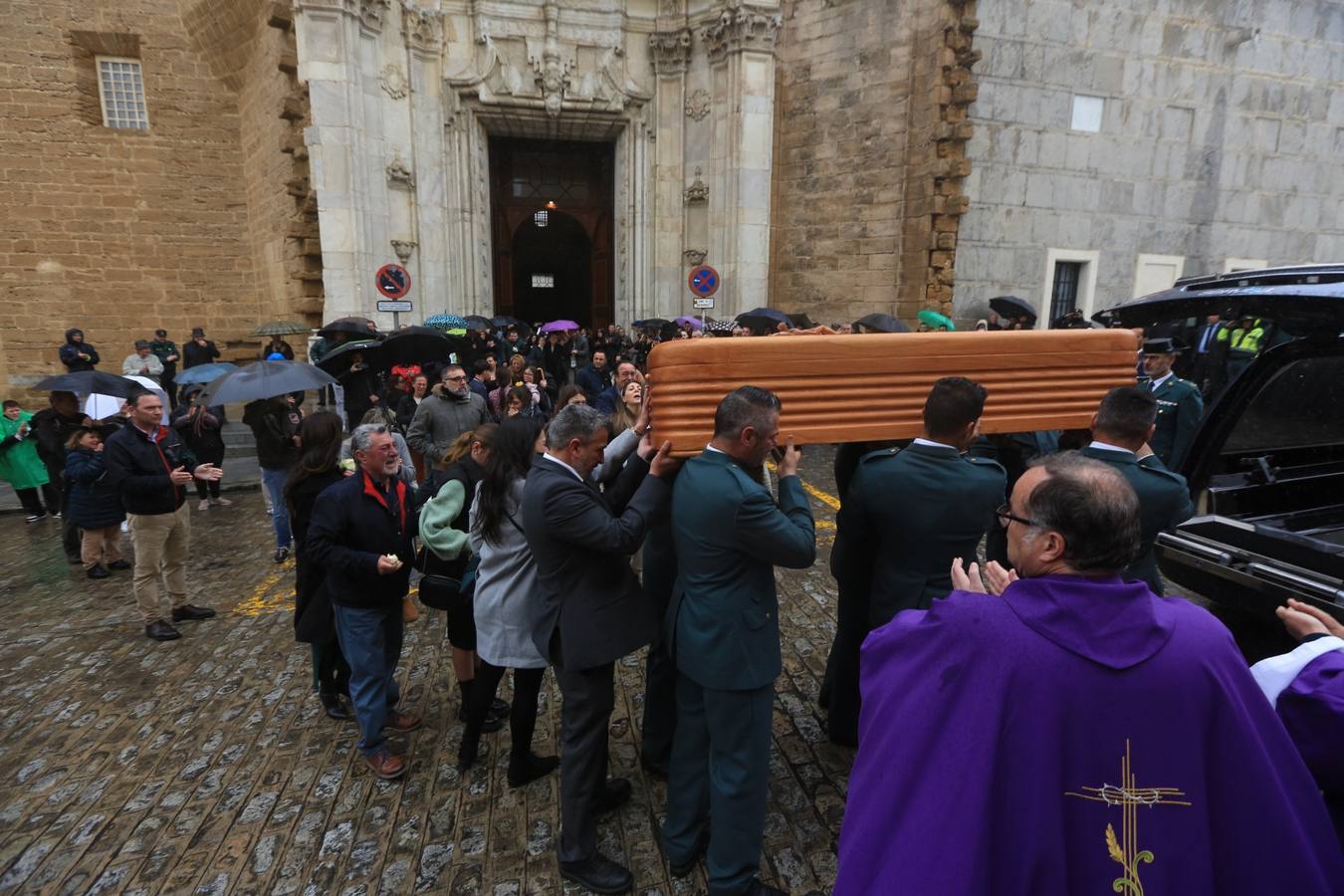 Fotos: Solemne despedida al guardia civil isleño muerto en Barbate
