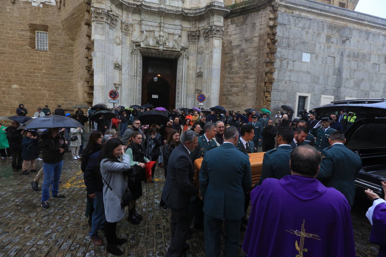 Fotos: Solemne despedida al guardia civil isleño muerto en Barbate