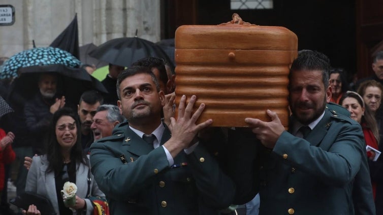 Fotos: Solemne despedida al guardia civil isleño muerto en Barbate