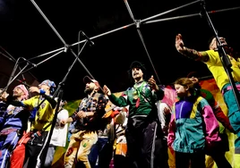 Programa del jueves de Carnaval en Cádiz: Juegos temáticos, coplas para la cantera y los conciertos de Javi Medina y Riki Rivera