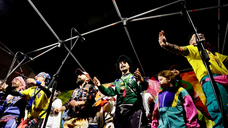 Programa del jueves de Carnaval en Cádiz: Juegos temáticos, coplas para la cantera y los conciertos de Javi Medina y Riki Rivera