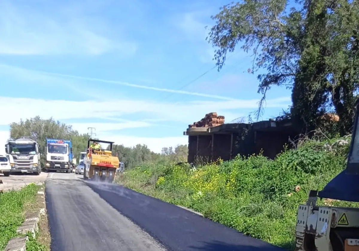 Obras de mejora del firme de la carretera A-2302 entre Benaocaz y Ubrique.