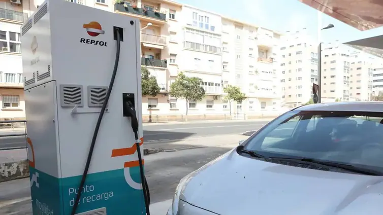 El vehículo eléctrico no se enchufa a Cádiz