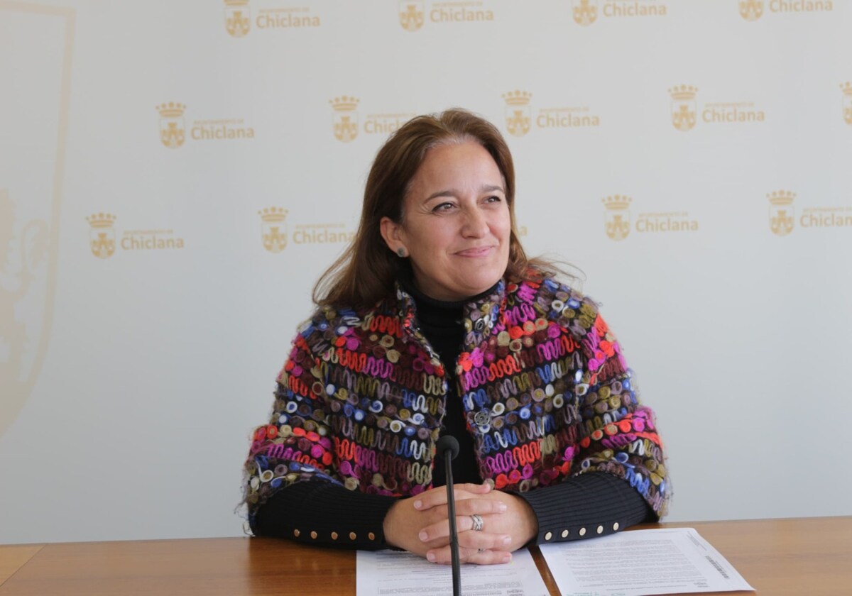 Ana González, portavoz del Gobierno, en rueda de prensa.