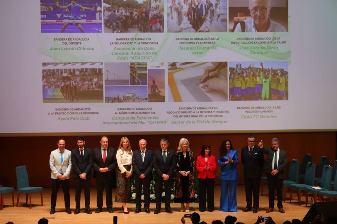 Fotos: Así ha sido la entrega de las Banderas de Andalucía 2024 en Cádiz