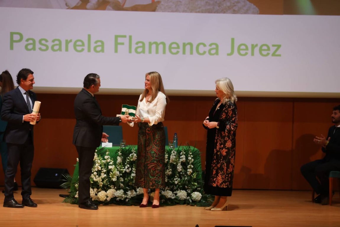 Fotos: Así ha sido la entrega de las Banderas de Andalucía 2024 en Cádiz