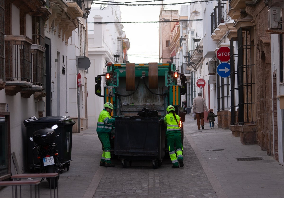 Servicios de limpieza en la calle General Valdés