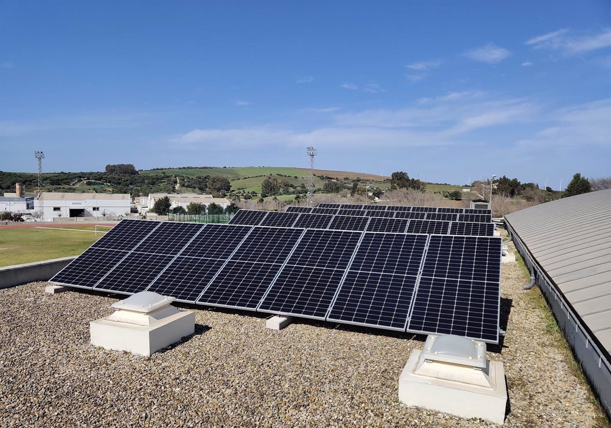 Diputación saca ayudas para instalar puntos de recarga de coches eléctricos y placas solares.