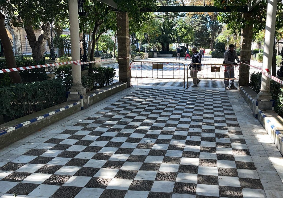 Técnicos del Ayuntamiento trabajando en la zona