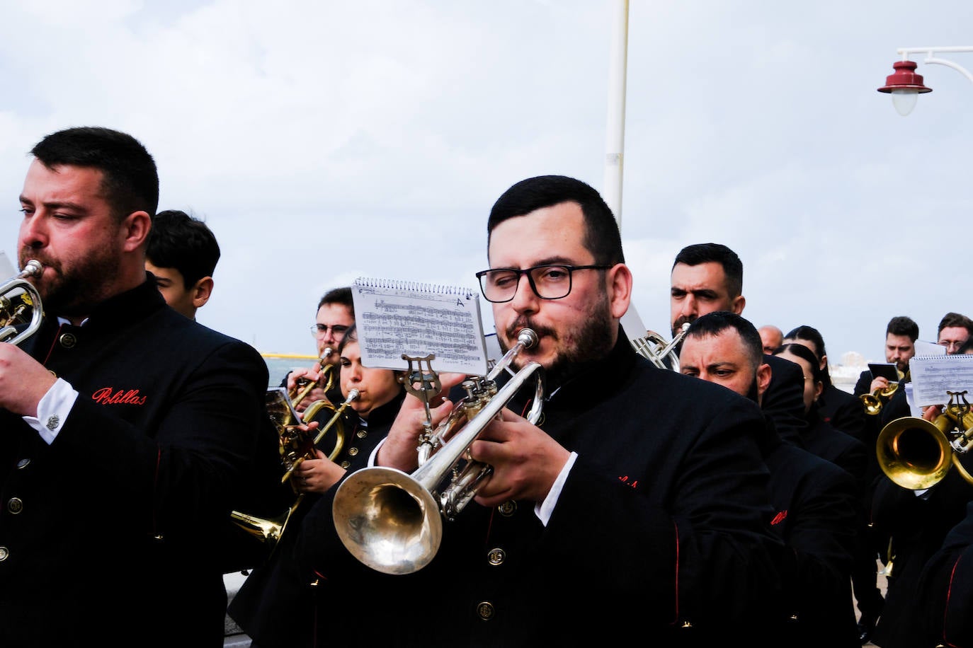 Fotos: Concierto «Tramos de cuaresma» del Bando de la Agrupación Musical Polillas Cádiz