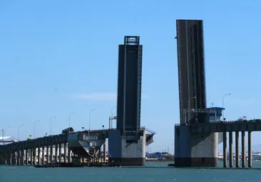 El Puente de Carranza de Cádiz se cierra por «grave peligro existente»