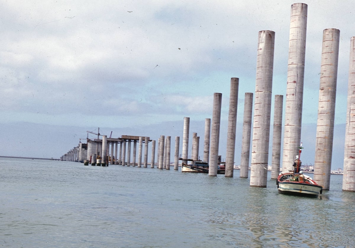 Construcción del puente Carranza en 1968. Asistiremos a una imagen similar del último tramo
