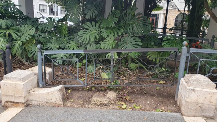 Aún se deben arreglar y adecentar los parterres y los laterales de las nuevas rampas de acceso con bloques de piedra.