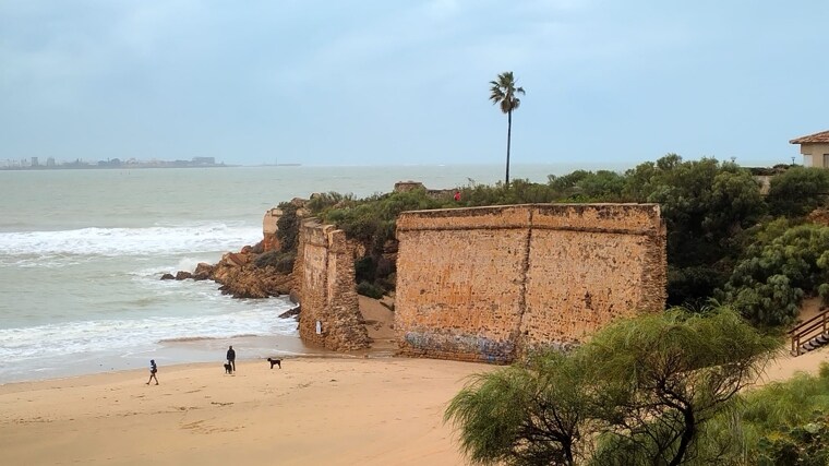 Antiguo Fuerte de Santa Catalina en la playa La Muralla