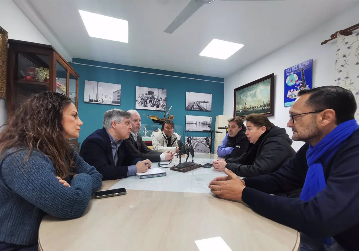 El PSOE se reúne con vecinos de Puntales y critica los «problemas estructurales» del barrio