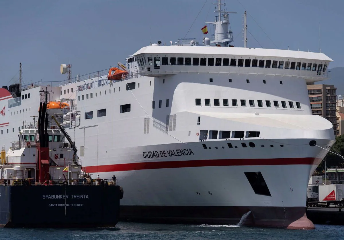 La naviera Armas abandona el puerto de Huelva y concentra en Cádiz toda su actividad