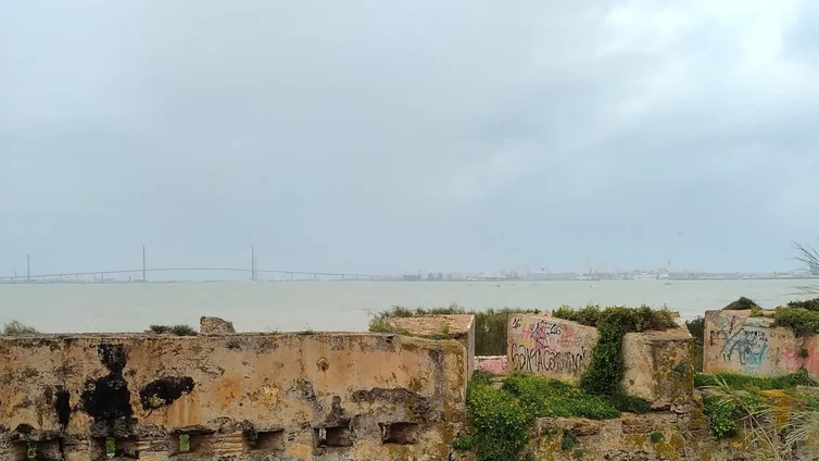 La dejadez y el vandalismo mancillan la historia del antiguo Fuerte de Santa Catalina