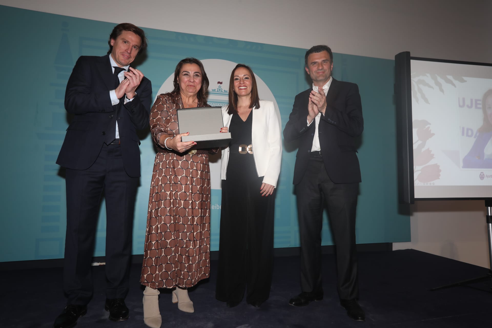 Fotos: Cádiz homenajea la trayectoria de Ilustres Anónimas 2024 por construir una sociedad más igualitaria