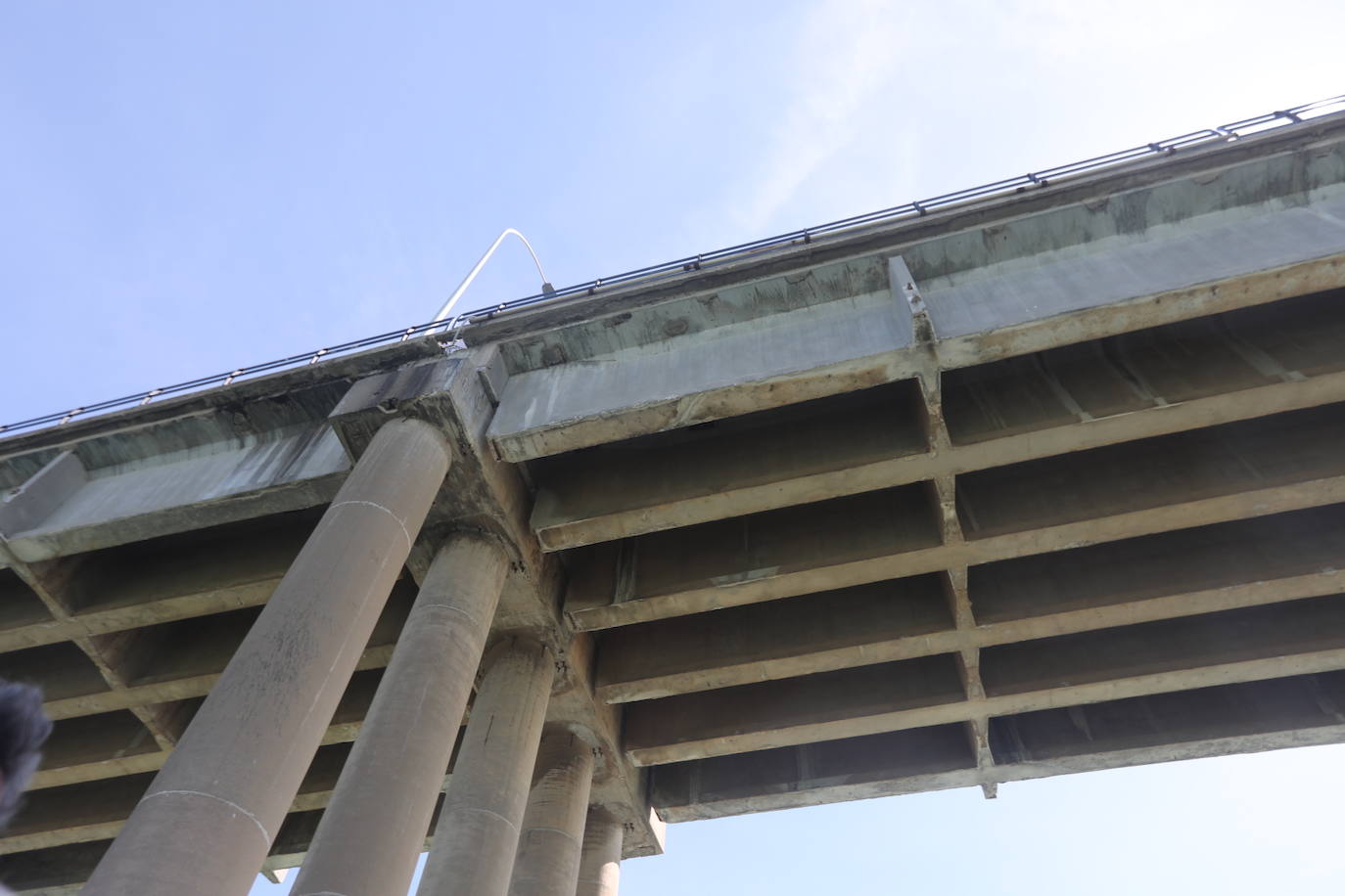 Fotos, debajo del Puente Carranza: así se ve el coloso bajo el mar
