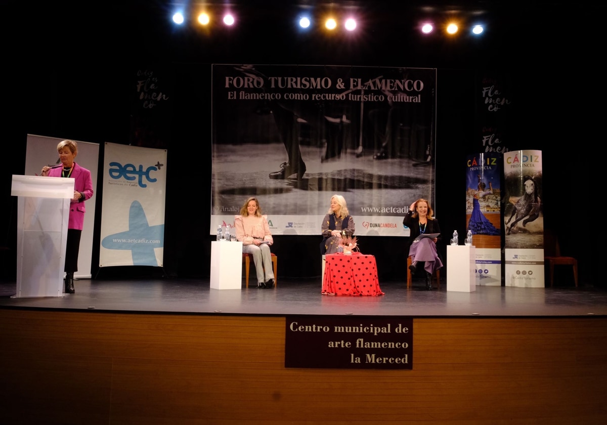 Cádiz acoge a más de medio centenar de empresarios, artistas y aficionados en el &#039;II Foro de Turismo y Flamenco&#039;