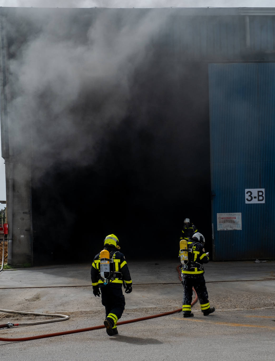 Fotos: Incendio en una nave en el polígono Trocadero de Puerto Real