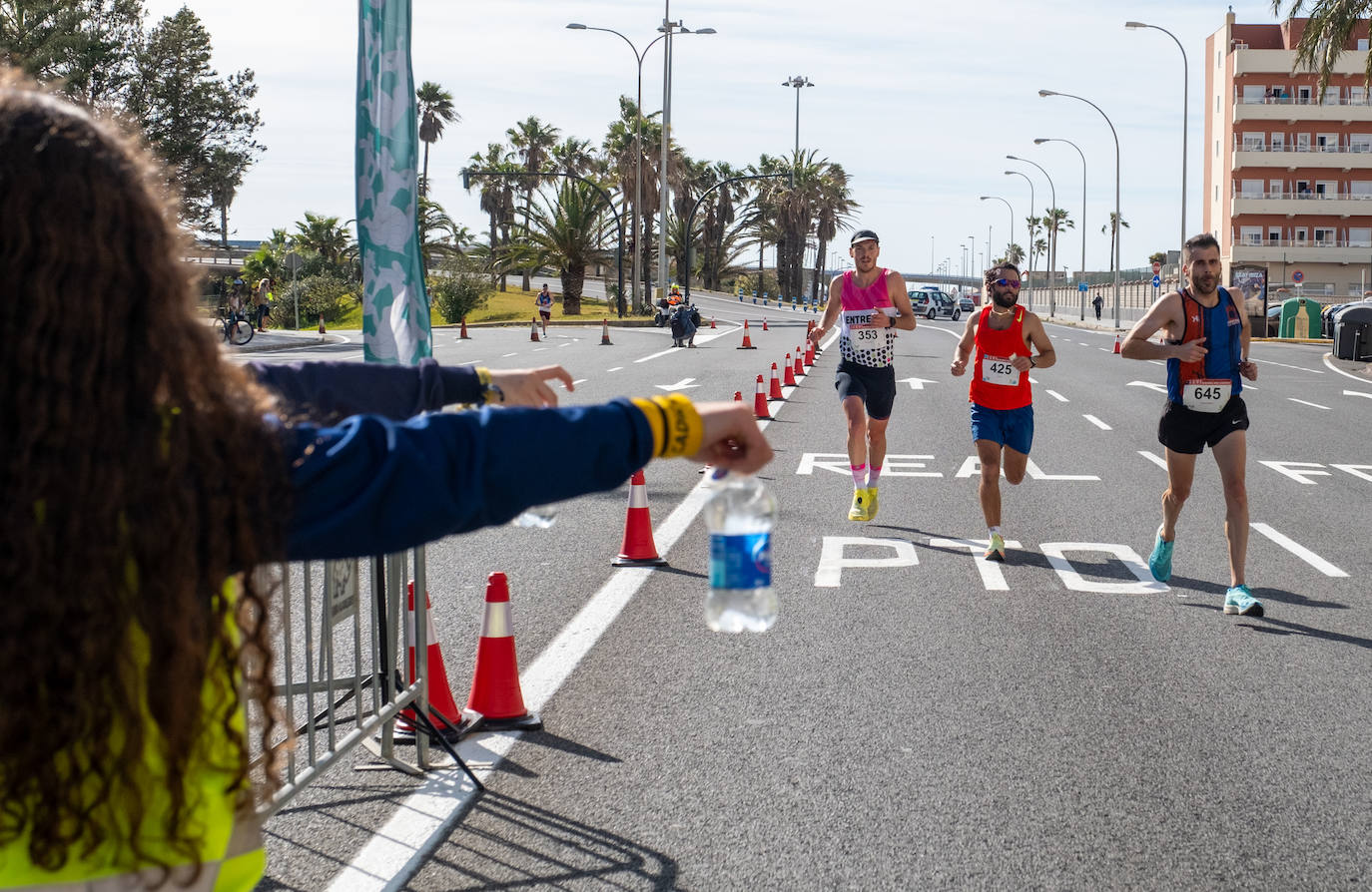 Las imágenes de la Media Maratón Bahía de Cádiz 2024