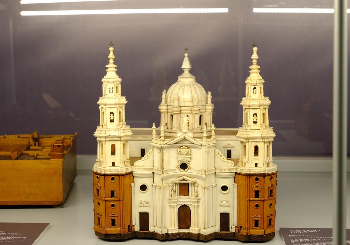 La Catedral de la Maqueta de Cádiz está realizada con marfil y madera.