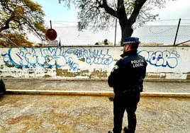 La Policía Local de El Puerto denuncia a tres grafiteros por deslucimiento de bienes públicos