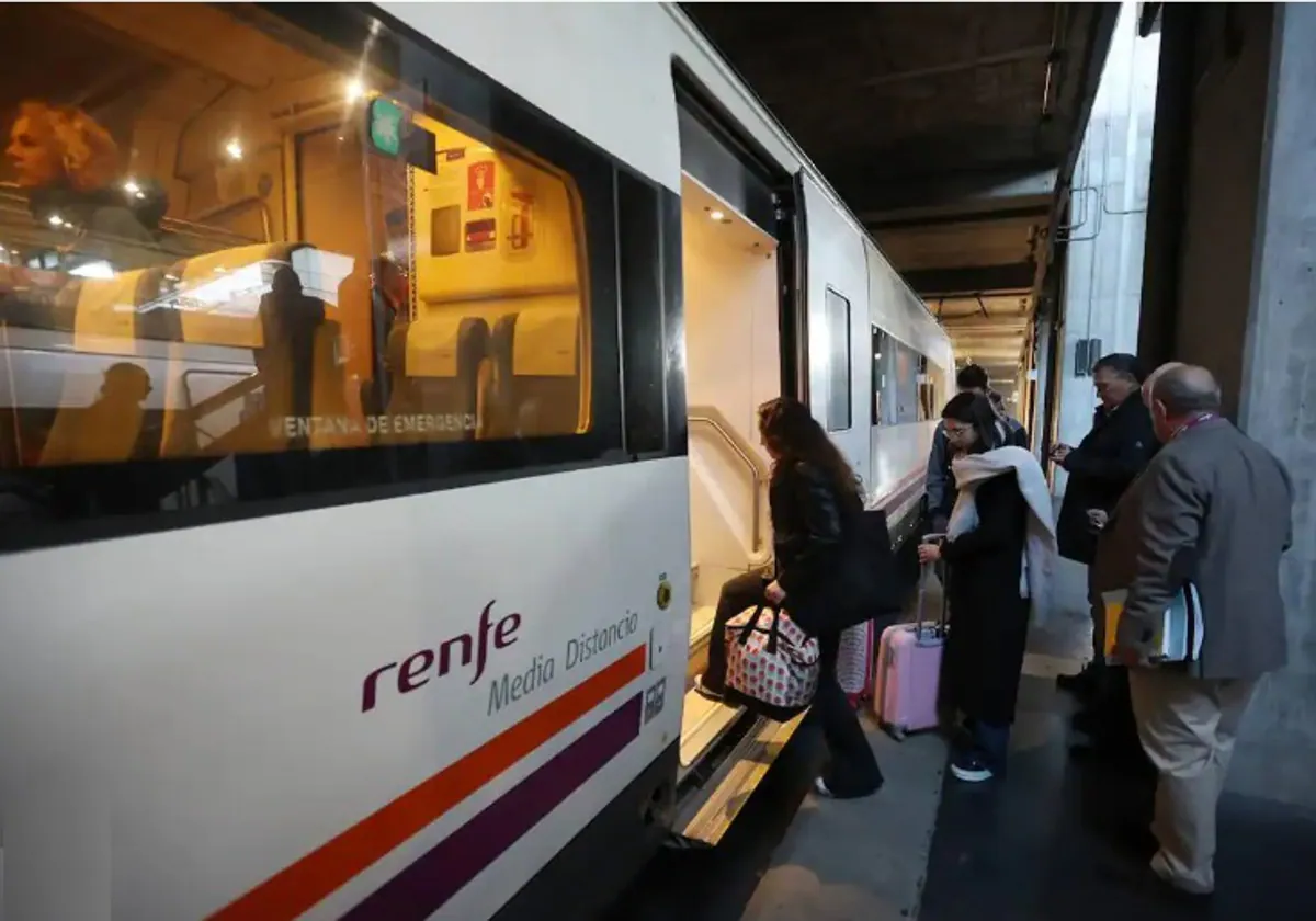 Viajar en Semana Santa: Renfe oferta 275.000 plazas entre Andalucía y Madrid y refuerza sus trenes