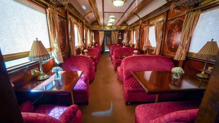 El tren de lujo más exclusivo que pasa por Cádiz y recorre Andalucía: habitaciones, itinerarios, fechas y precios