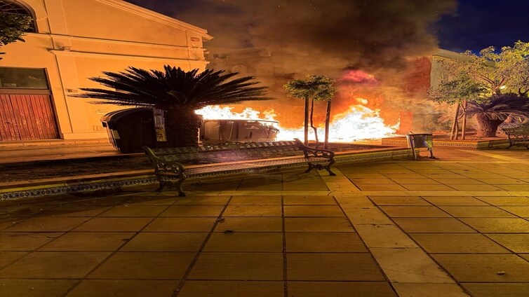 La quema de contenedores en El Puerto en los primeros meses de 2024 supera los 20.000 euros en daños