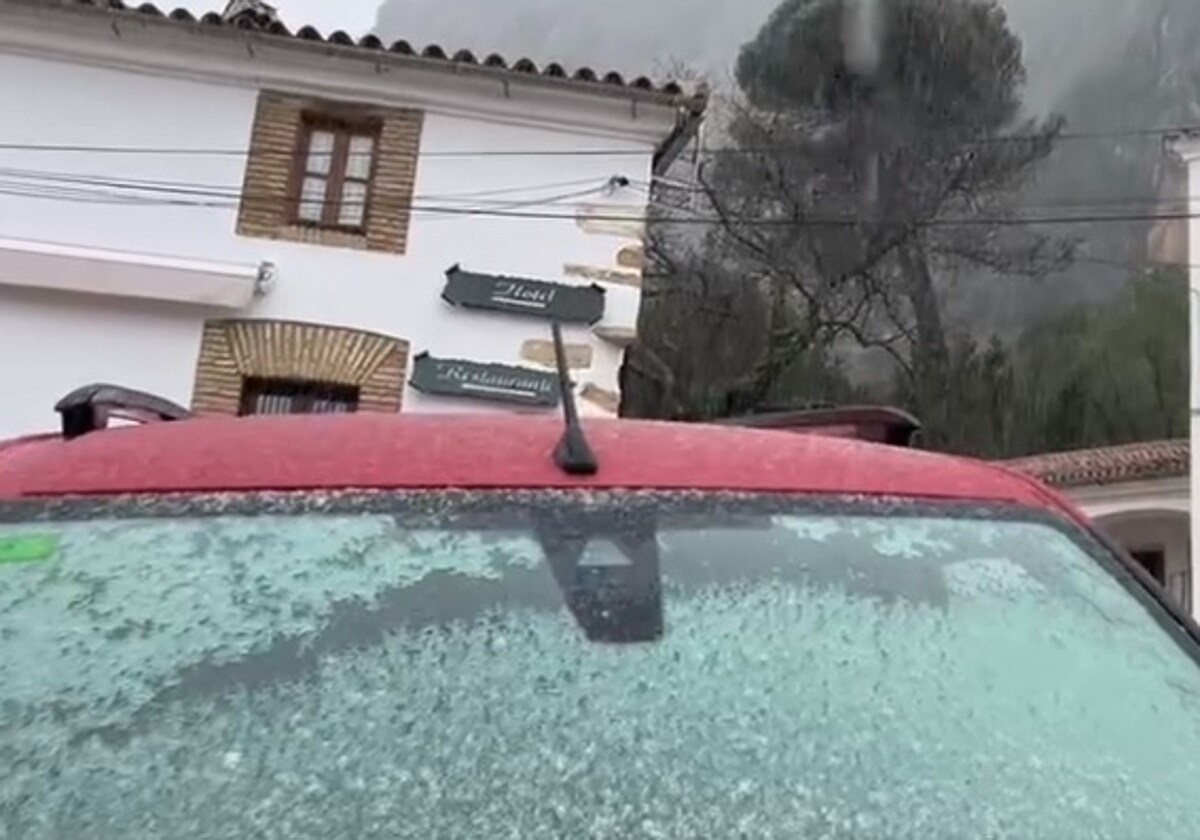Fuerte nevada en Villaluenga del Rosario.