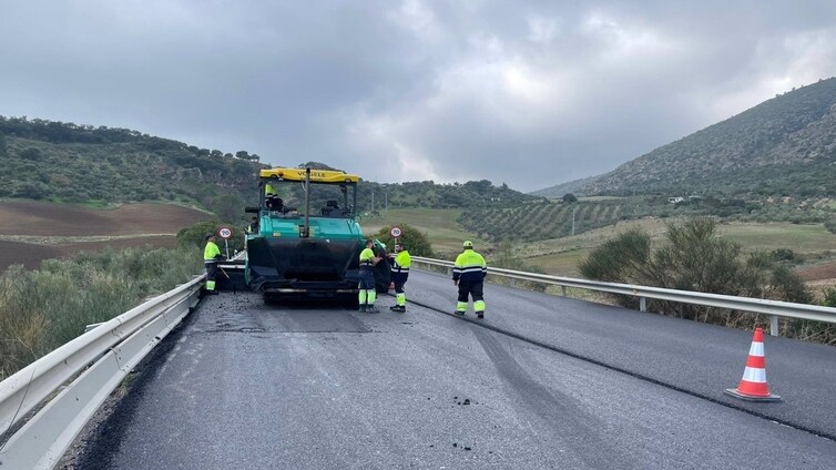 Corte total de la carretera A-384 para acceder a Alcalá del Valle y se ofrece como alternativa la CA-9107