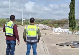 La Policía Local de El Puerto continúa la lucha contra los vertidos ilegales de basuras y enseres