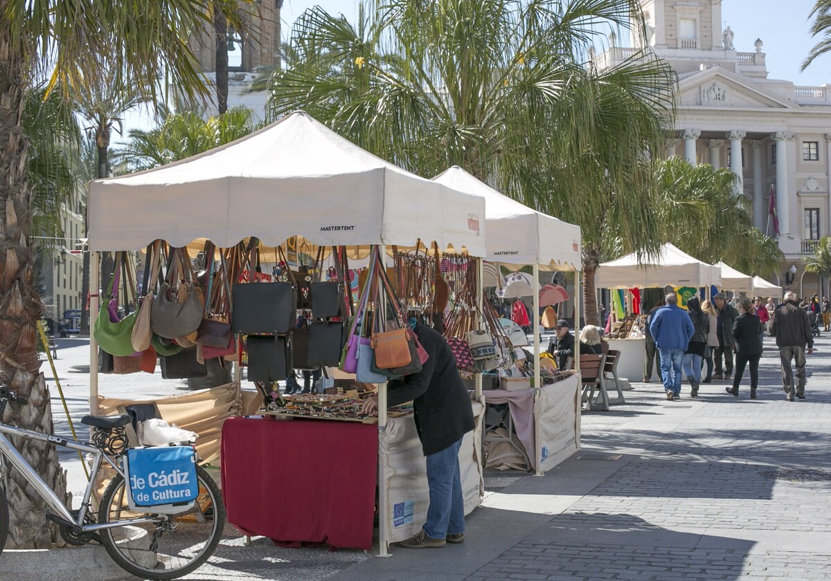 Mercado de cruceros en la plaza de San Juan de Dios de Cádiz