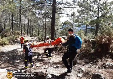 Rescatan a una senderista herida en el Pinsapar