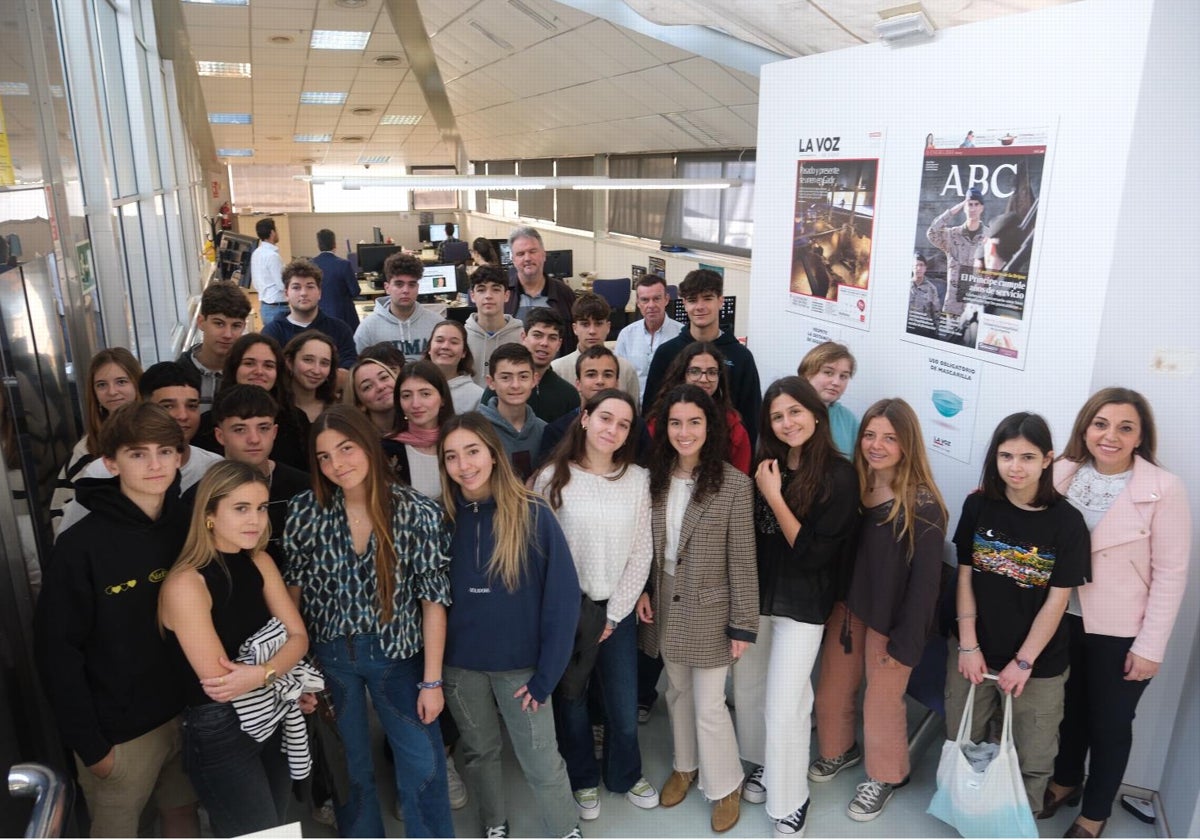 Visita de los alumnos marianistas al periódico