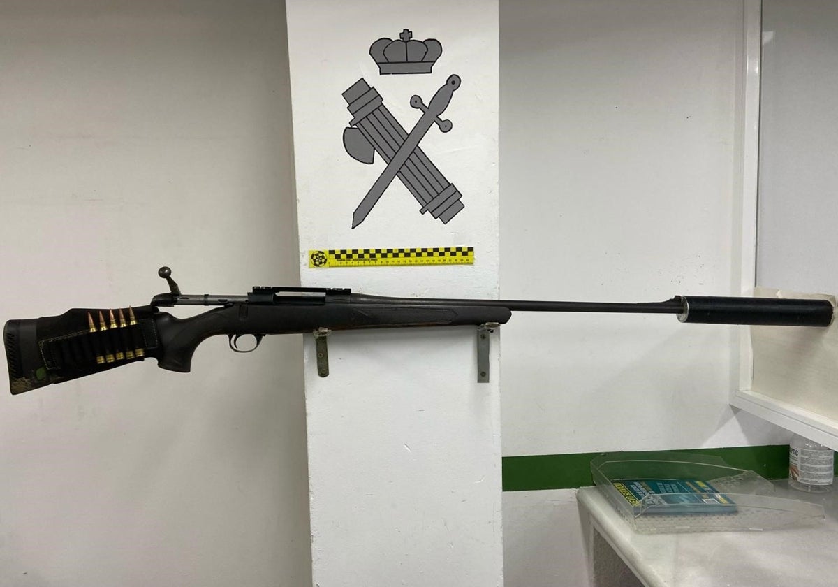 El rifle encontrado en la guardería de tabaco.