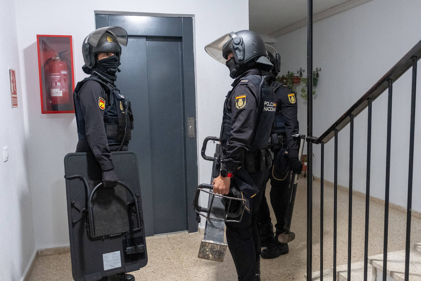Fotos: Operación de la Policía Nacional antidroga en la barriada de la Paz de Cádiz