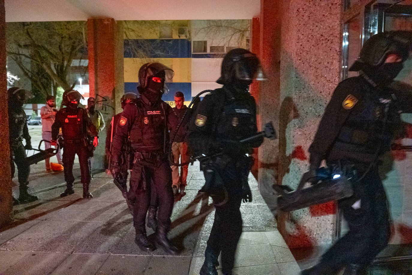Fotos: Operación de la Policía Nacional antidroga en la barriada de la Paz de Cádiz