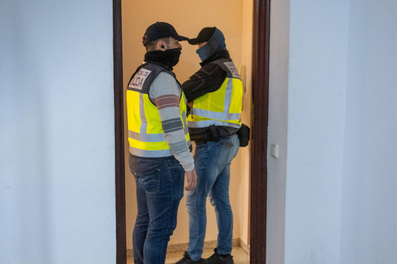 Fotos: Operación de la Policía Nacional antidroga en la barriada de la Paz de Cádiz