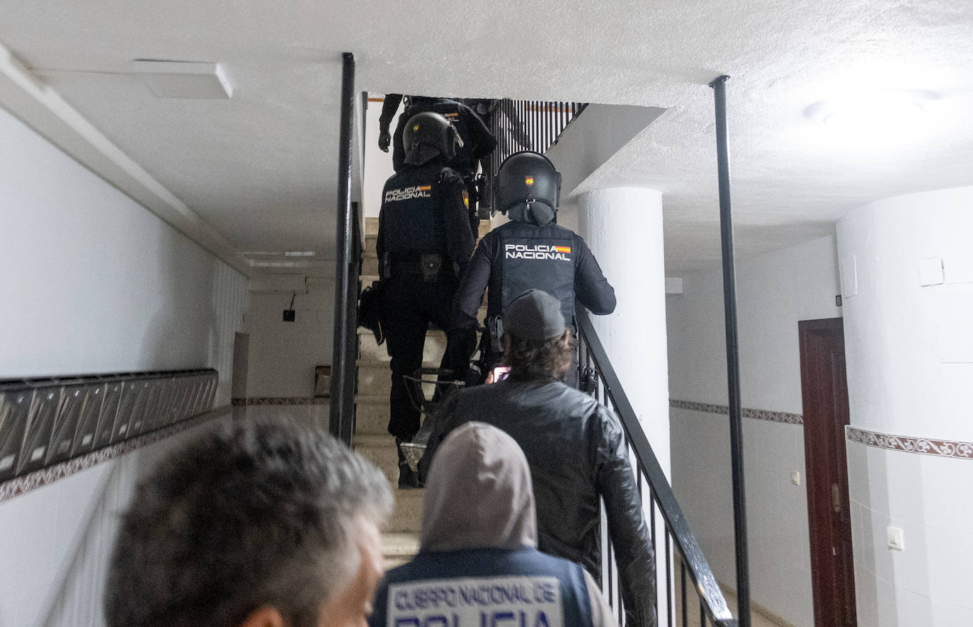 Fotos: Operación de la Policía Nacional antidroga en la barriada de la Paz de Cádiz