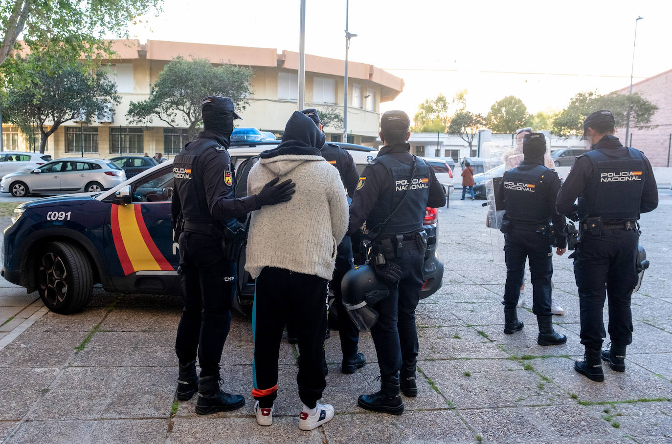 Fotos: Operación de la Policía Nacional antidroga en la barriada de la Paz de Cádiz