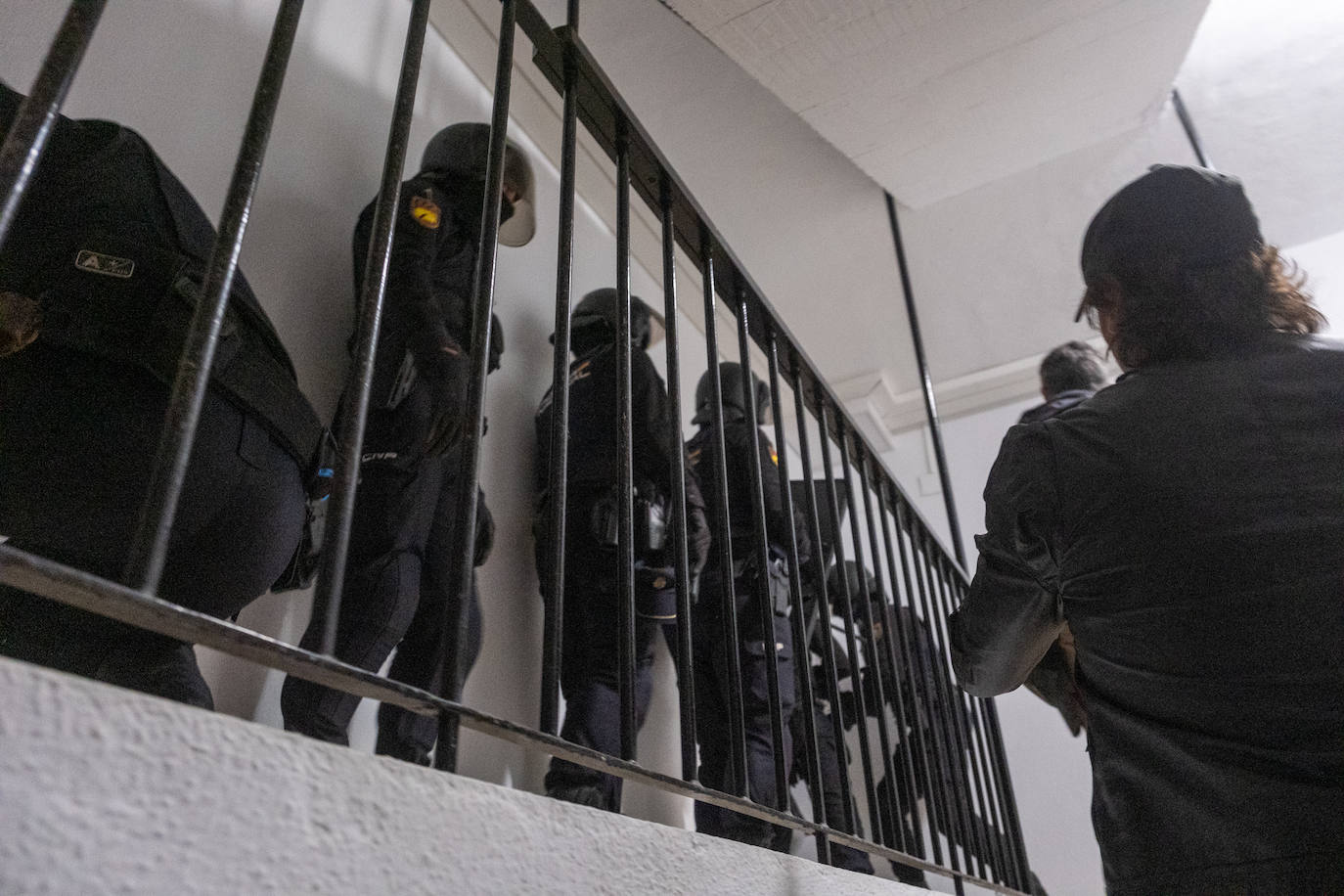 Fotos: Operación de la Policía Nacional antidroga en la barriada de la Paz de Cádiz