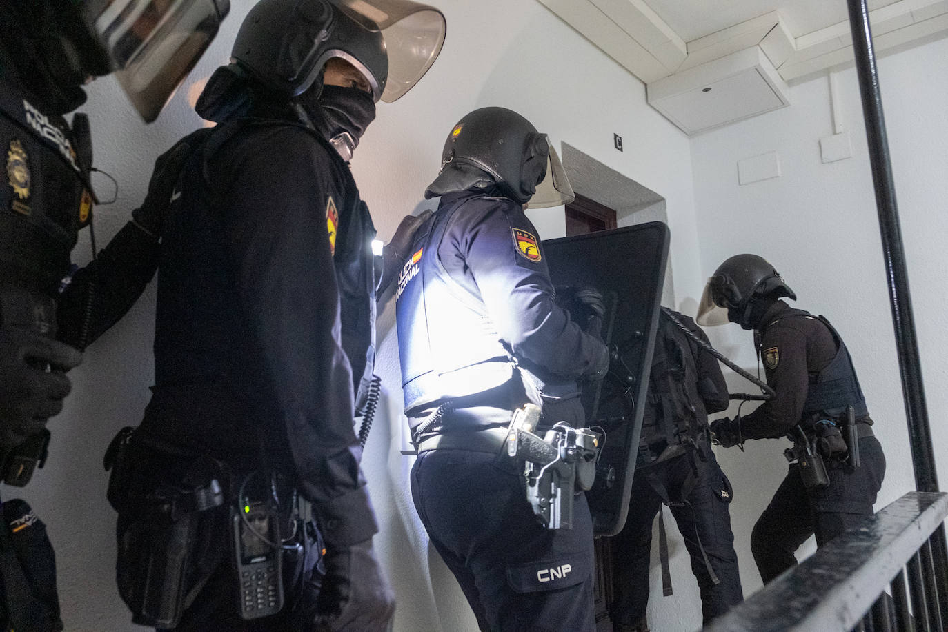 Fotos: Operación de la Policía Nacional antidroga en la barriada de la Paz de Cádiz