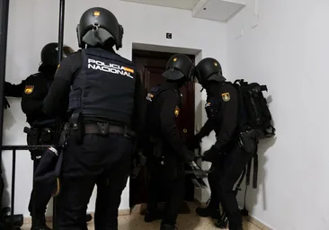 «¡Policía, al suelo, al suelo ya!», así se ha detenido a unos activos traficantes de droga en Cádiz