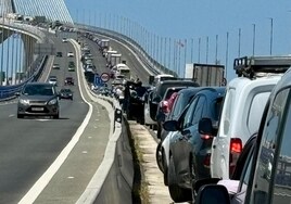 Varios heridos y grandes atascos para entrar a Cádiz tras una colisión múltiple en el segundo puente